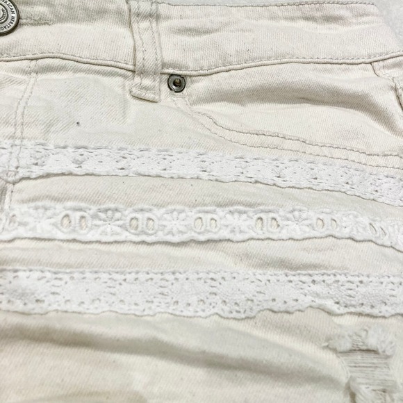 SO Juniors 11 Cream Distressed Shorts with White Lace Detailing - Picture 5 of 9